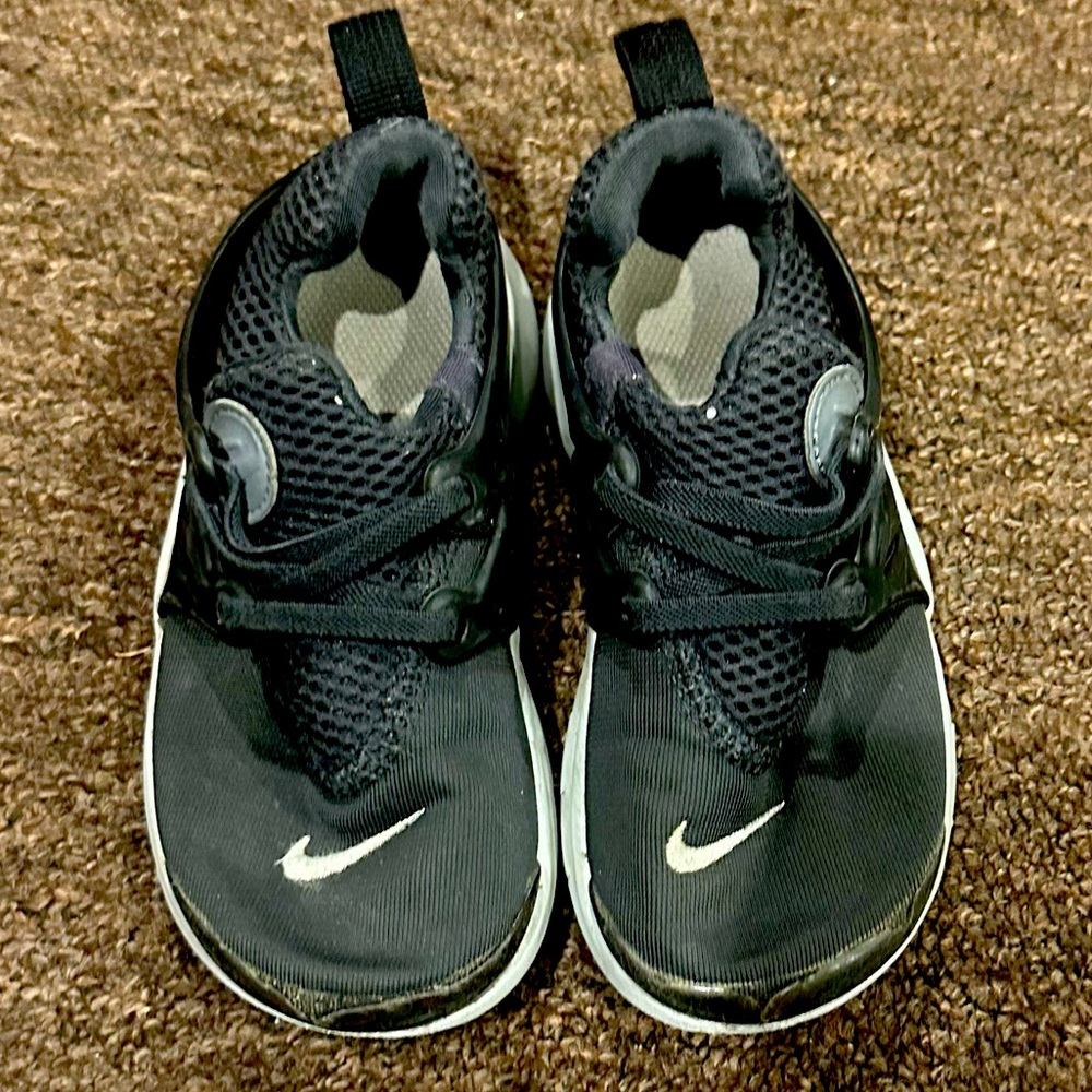 Nike Kids Black Sneakers 10C Preowned still good!
